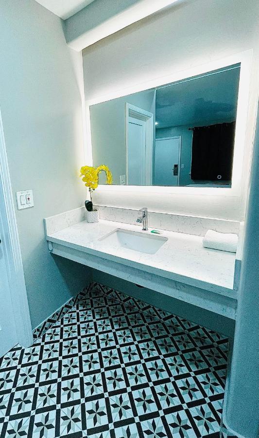 Hotel Villa Serena El Cajon Extérieur photo
